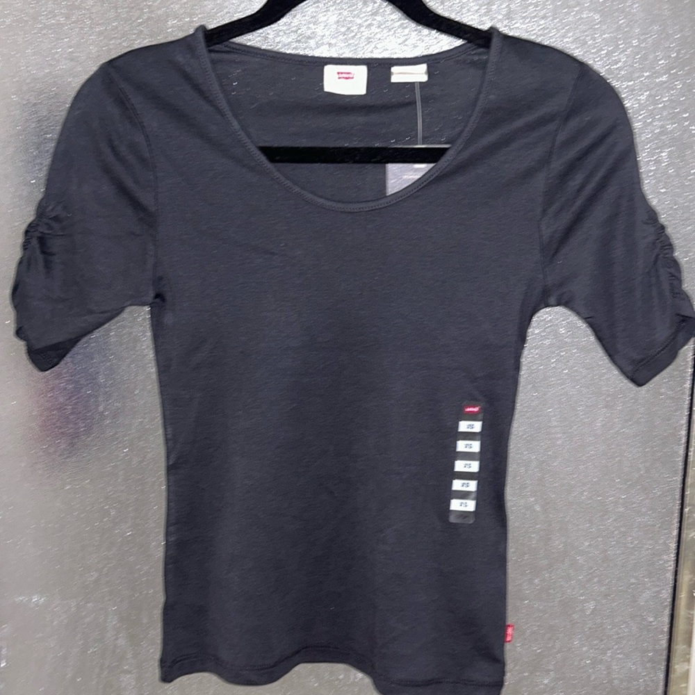 Levi’s Basic Ruffle Sleeve top - Picture 2 of 7